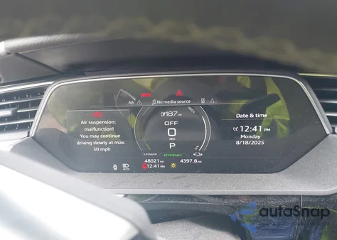 2022 Audi E-Tron Premium Plus Quattro z USA, uszkodzony, nr VIN WA1LAAGE7NB012069